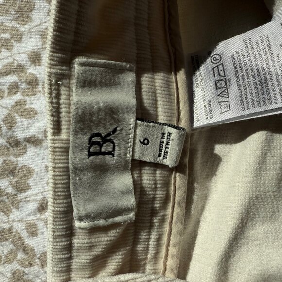 White corduroy cargo pants, Banana republic size 6 - Picture 3 of 3